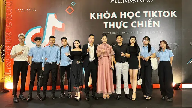 Diễn giả và học viên Khoá học TikTok Thực Chiến