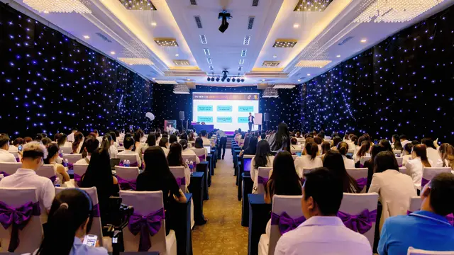 Hội trường Khoá học TikTok Thực Chiến với hàng trăm học viên