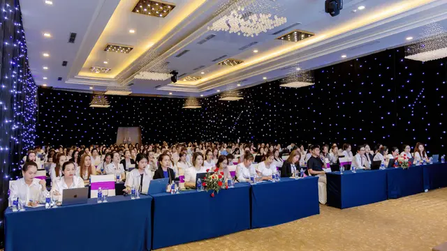 Hội trường đào tạo kinh doanh online quy mô lớn