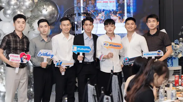 Đội ngũ LDH trong buổi sinh nhật Lê Duy Hiệp