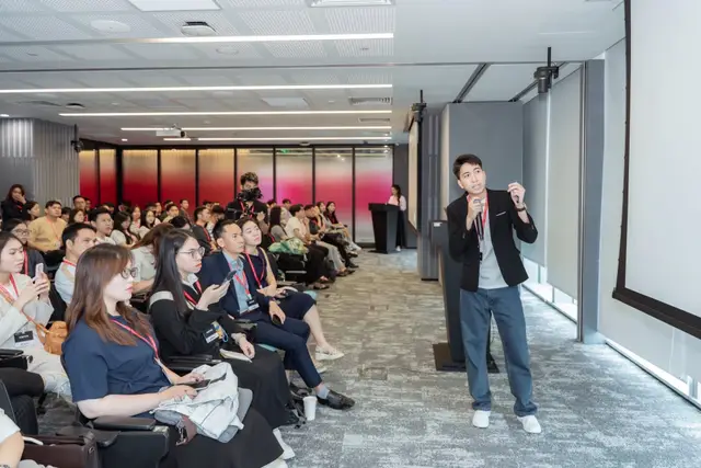 Lê Duy Hiệp chia sẻ chuyên đề TikTok Shop trước hội trường đông kín tại văn phòng TikTok